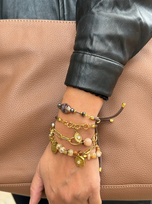 Dust bracelets
